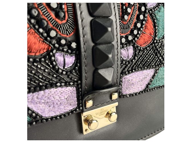 Valentino Garavani Borsa a spalla grande in pelle di vitello ricamata Rockstud Glam lock nera Nero - vista 14
