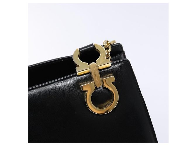 Borsa a Spalla Gancini in Pelle Nera e Oro Salvatore Ferragamo Auth 140104 Nero D'oro - vista 15