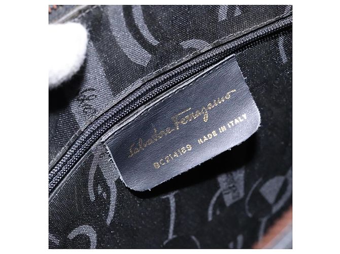Borsa a Spalla Gancini in Pelle Nera e Oro Salvatore Ferragamo Auth 140104 Nero D'oro - vista 17