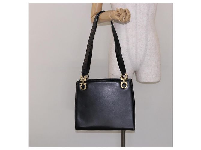Borsa a Spalla Gancini in Pelle Nera e Oro Salvatore Ferragamo Auth 140104 Nero D'oro - vista 23