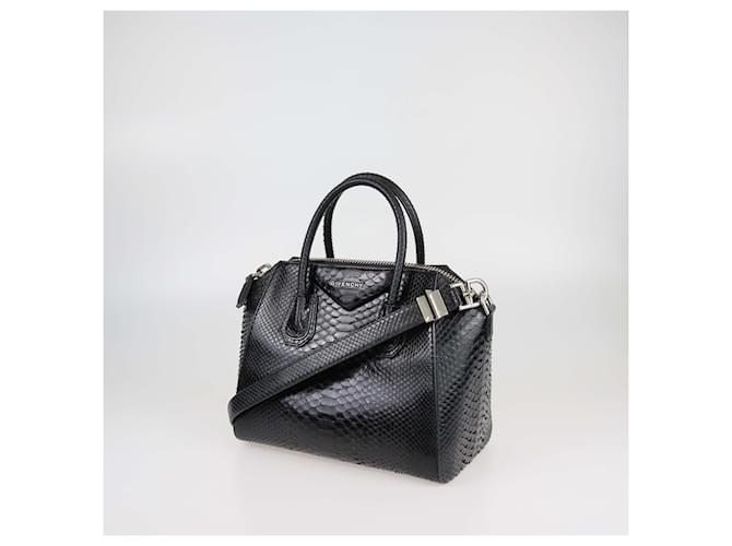 Bolsa Antigona pequena em python preto da Givenchy - vista 2
