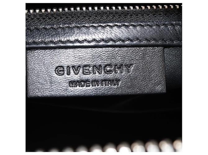 Bolsa Antigona pequena em python preto da Givenchy - vista 6