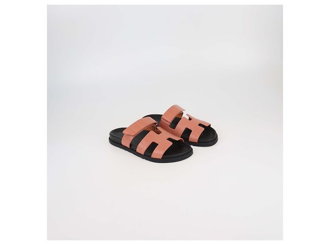 Sandali piatti Chypre in alligatore Rose Bois De Santal di Hermès - vista 2