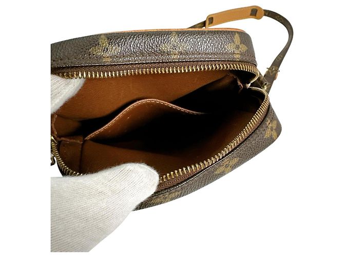 Bolso de Hombro Monogram Danube Louis Vuitton Castaño - vista 10