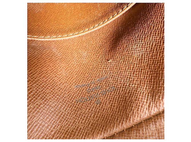 Bolso de Hombro Monogram Danube Louis Vuitton Castaño - vista 13