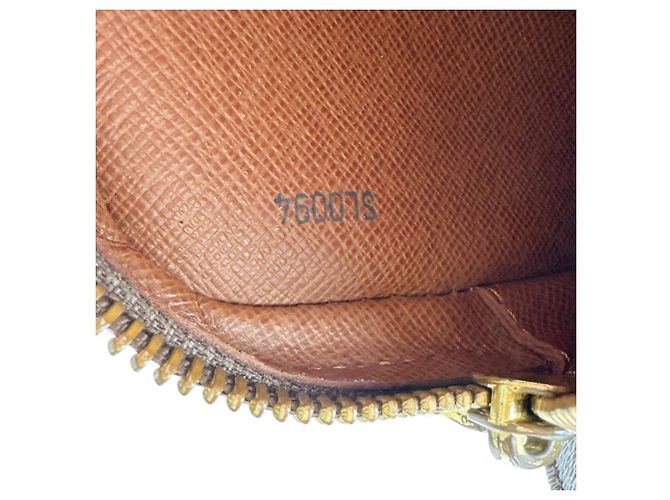 Bolso de Hombro Monogram Danube Louis Vuitton Castaño - vista 18
