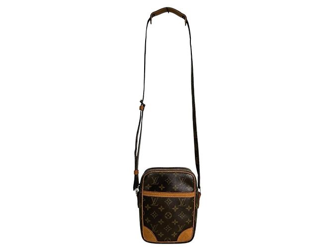 Bolso de Hombro Monogram Danube Louis Vuitton Castaño - vista 3