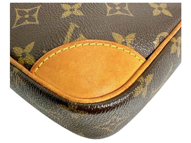 Bolso de Hombro Monogram Danube Louis Vuitton Castaño - vista 7