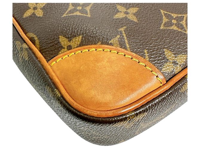 Bolso de Hombro Monogram Danube Louis Vuitton Castaño - vista 8