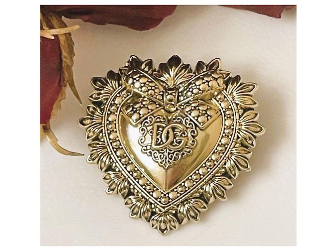 Meravigliosa spilla DOLCE & GABBANA dorata della Collezione “Devotion” D'oro - vista 11