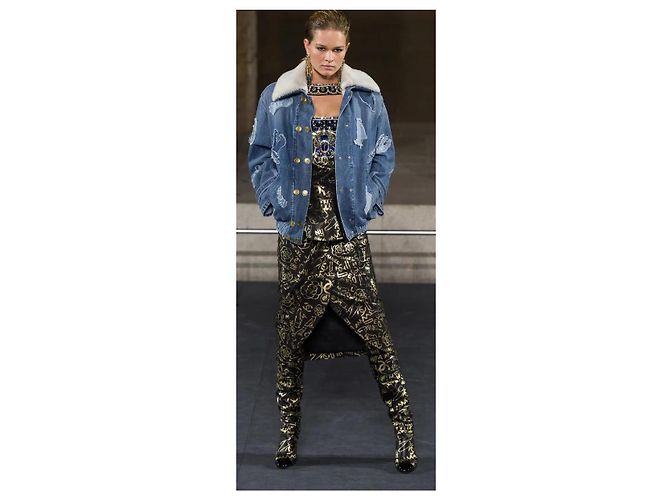 Chanel 19A Paris New York Medium O Clutch aus ägyptischem Krokodil-Prägegraffiti - Ansicht 4