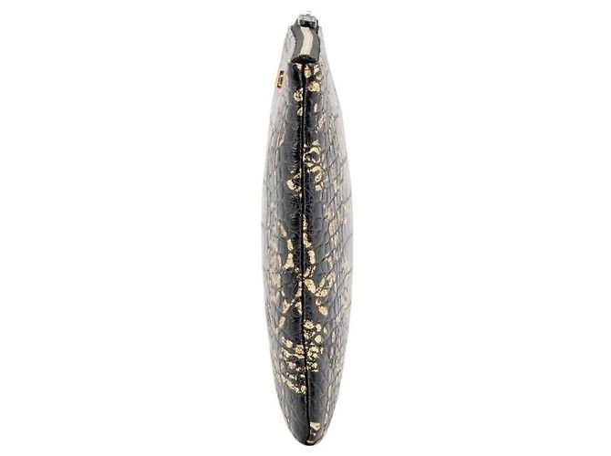 Chanel 19A Paris New York Medium O Clutch aus ägyptischem Krokodil-Prägegraffiti - Ansicht 7