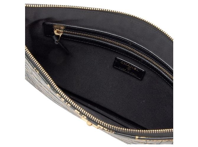 Chanel 19A Paris New York Medium O Clutch aus ägyptischem Krokodil-Prägegraffiti - Ansicht 9
