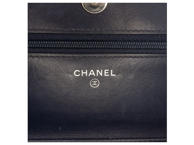 Wallet On Chain Cartera de cadena de piel de ternera acolchada azul CC de Chanel Azul marino - vista 5