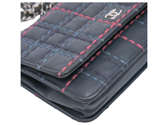 Wallet On Chain Cartera de cadena de piel de ternera acolchada azul CC de Chanel Azul marino - vista 7