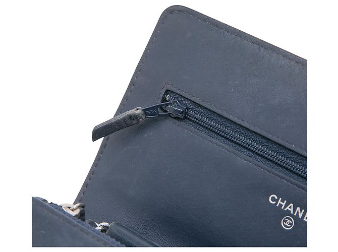 Wallet On Chain Cartera de cadena de piel de ternera acolchada azul CC de Chanel Azul marino - vista 9