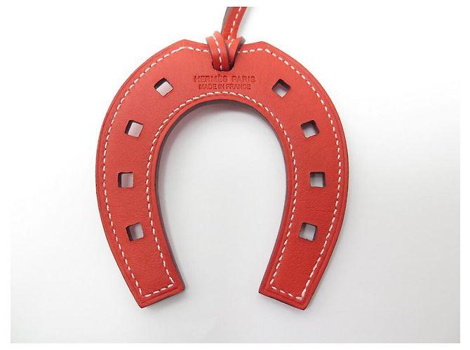Hermès NUOVO CHARME DA BORSA HERMES GRIGRI PADDOCK FERRO DA CAVALLO IN CUOIO Rosso - vista 3