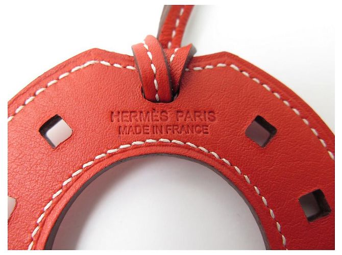 Hermès NUOVO CHARME DA BORSA HERMES GRIGRI PADDOCK FERRO DA CAVALLO IN CUOIO Rosso - vista 4