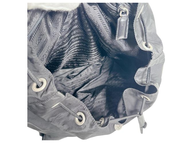 Mochila de nylon negro con logo triangular de Prada - vista 10