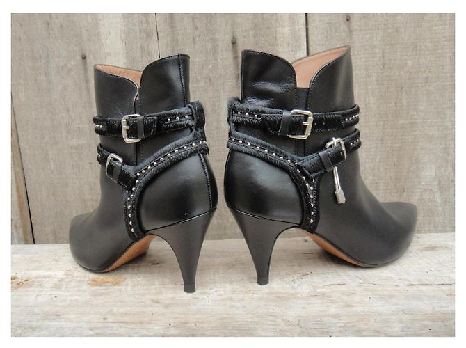 Botines Iro de cuero negro con doble hebilla - vista 5