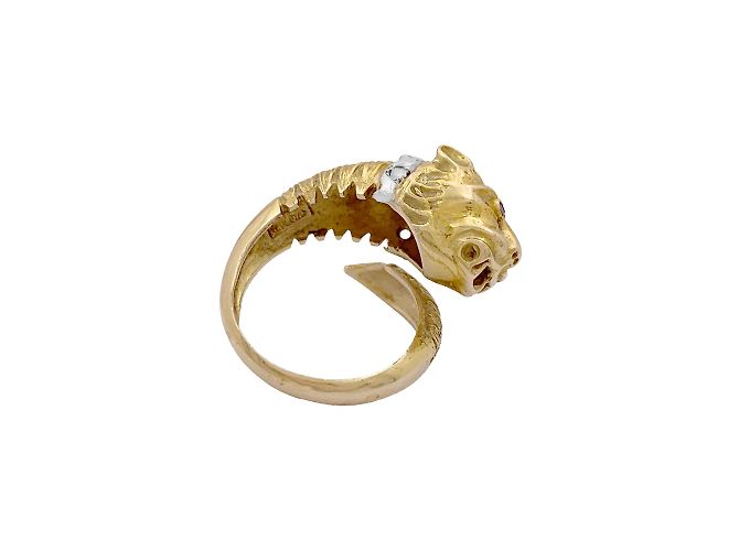 Anello Zolotas, "Testa di Leone" in due ori, diamanti e rubini. - vista 4