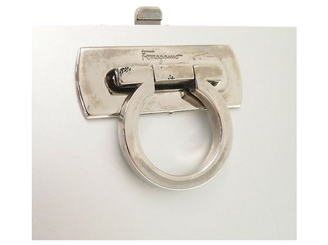 Borsa a Spalla in Alluminio Argento Gancini di Salvatore Ferragamo - view 9