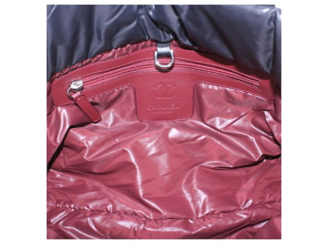 Borsa Tote Piccola Coco Cocoon PM di Chanel Nero Bordò - vista 12