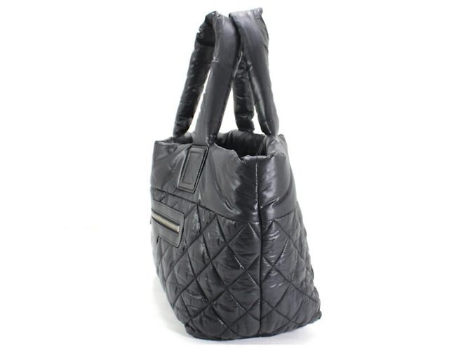 Borsa Tote Piccola Coco Cocoon PM di Chanel Nero Bordò - vista 3