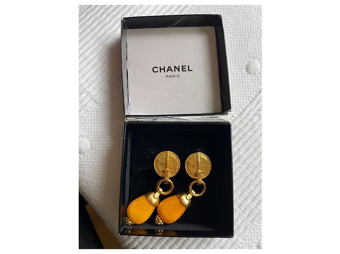 Chanel Maxi Orecchini Dorati con Perle Gripoix Arancioni Arancione Gold hardware - vista 8