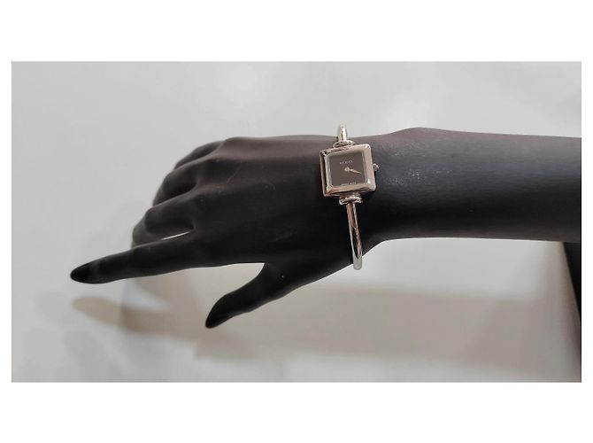 Gucci Reloj Bangle Square de Acero Esfera Negra Plata - vista 3
