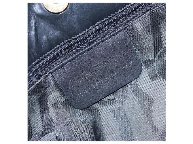 Bolsa de Ombro com Corrente Salvatore Ferragamo em Lona Preta e Dourada Auth gh718 Preto Dourado - vista 12