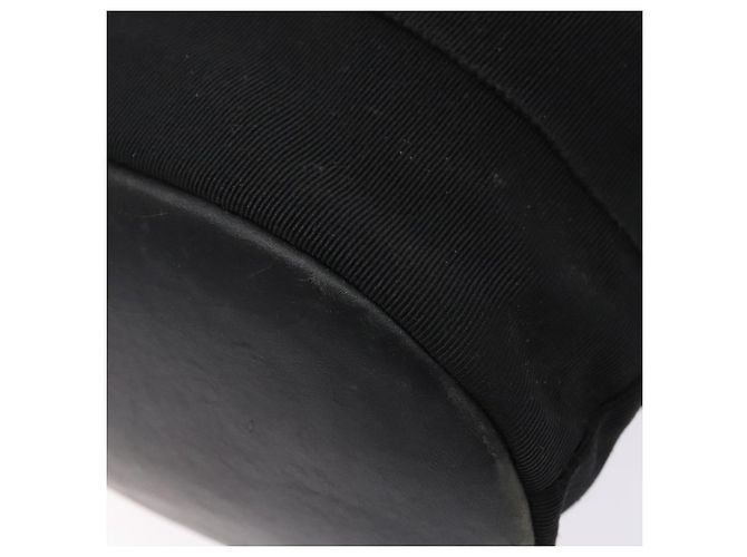Bolsa de Ombro com Corrente Salvatore Ferragamo em Lona Preta e Dourada Auth gh718 Preto Dourado - vista 15