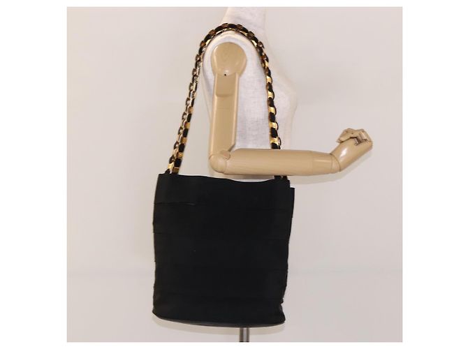 Bolsa de Ombro com Corrente Salvatore Ferragamo em Lona Preta e Dourada Auth gh718 Preto Dourado - vista 19