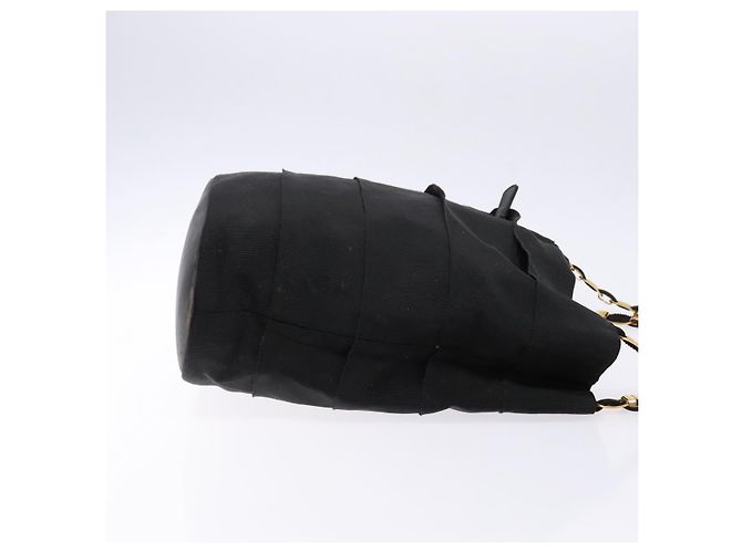 Bolsa de Ombro com Corrente Salvatore Ferragamo em Lona Preta e Dourada Auth gh718 Preto Dourado - vista 3