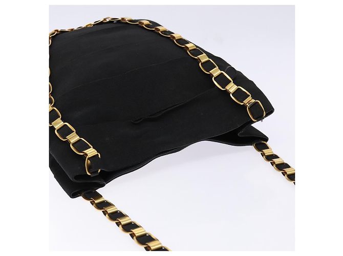 Bolsa de Ombro com Corrente Salvatore Ferragamo em Lona Preta e Dourada Auth gh718 Preto Dourado - vista 6