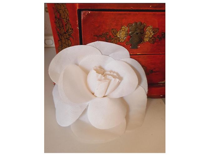 Spilla Camelia Chanel Grande Bianco Bianco sporco - vista 10