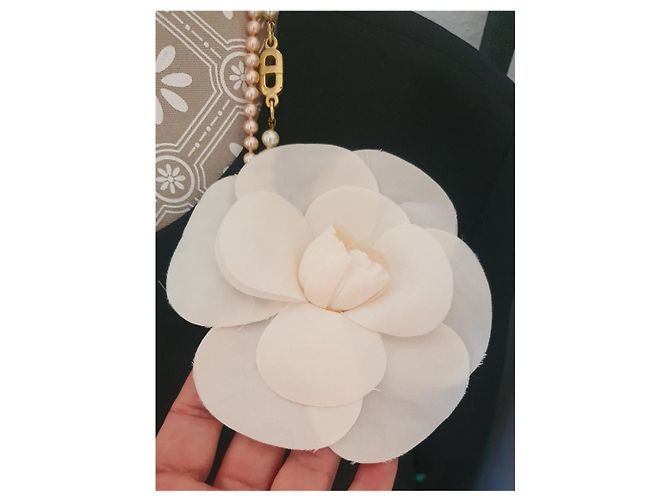 Spilla Camelia Chanel Grande Bianco Bianco sporco - vista 7
