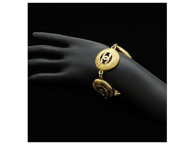 Timeless Bracciale Rotondo Coco Mark di Chanel D'oro Metallico - vista 6