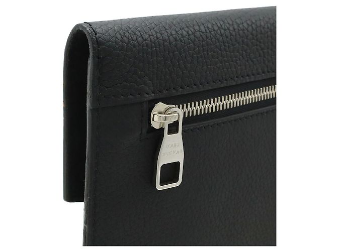 Pochette Envelope Taurillon de Louis Vuitton Noir - vue 4