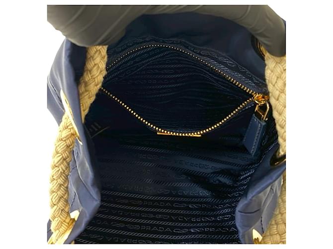Bolsa de ombro em nylon e couro com placa de logo triangular Prada Azul marinho - vista 10