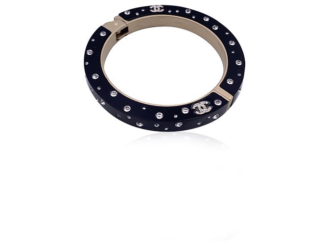 Timeless Chanel Bracciale bangle in resina nera con cristalli strass e logo CC Nero - vista 2