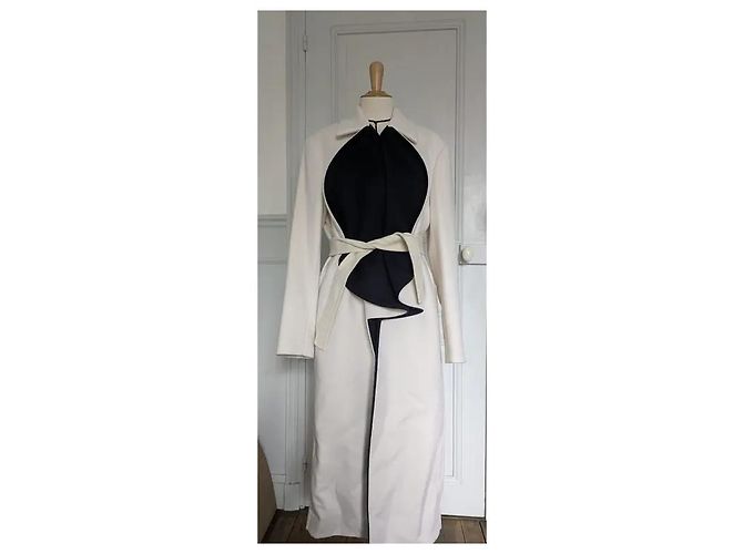 Abrigo Loewe blanco de lana y cachemira con cuello azul marino - vista 3