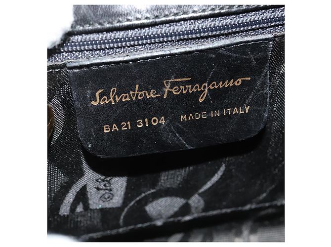 Borsa a Spalla Gancini in Pelle Nera e Oro Salvatore Ferragamo Auth bs29246 Nero D'oro - vista 12