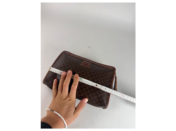 Céline Clutch in pelle monogramma Triomphe vintage di Celine marrone - vista 11