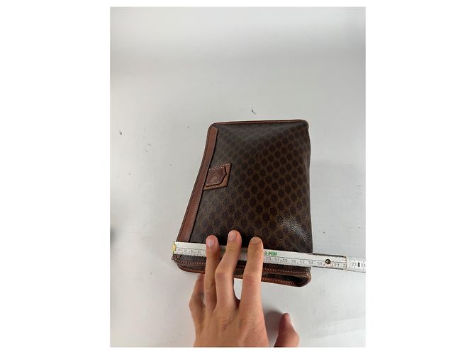 Céline Clutch in pelle monogramma Triomphe vintage di Celine marrone - vista 12