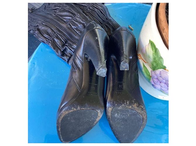 Botas altas de tacón Prada en cuero negro - vista 5
