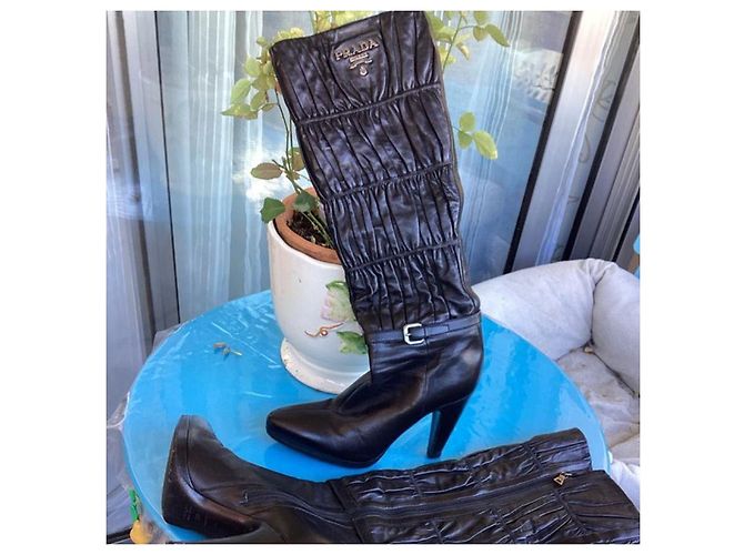 Botas altas de tacón Prada en cuero negro - vista 9