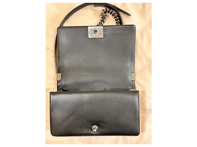 Bolso Boy de piel envejecida acolchada negra con cadena mediana de Chanel Negro - vista 4