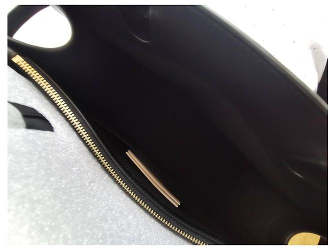 Bolso Furla de cuero liso negro con acabados dorados Gold hardware - vista 13