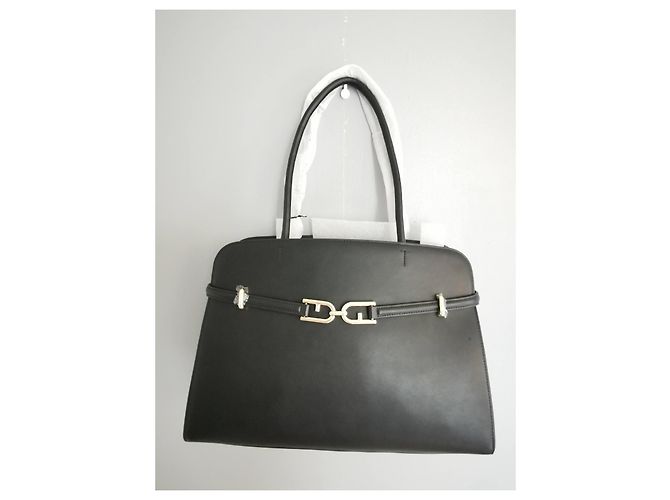 Bolso Furla de cuero liso negro con acabados dorados Gold hardware - vista 5
